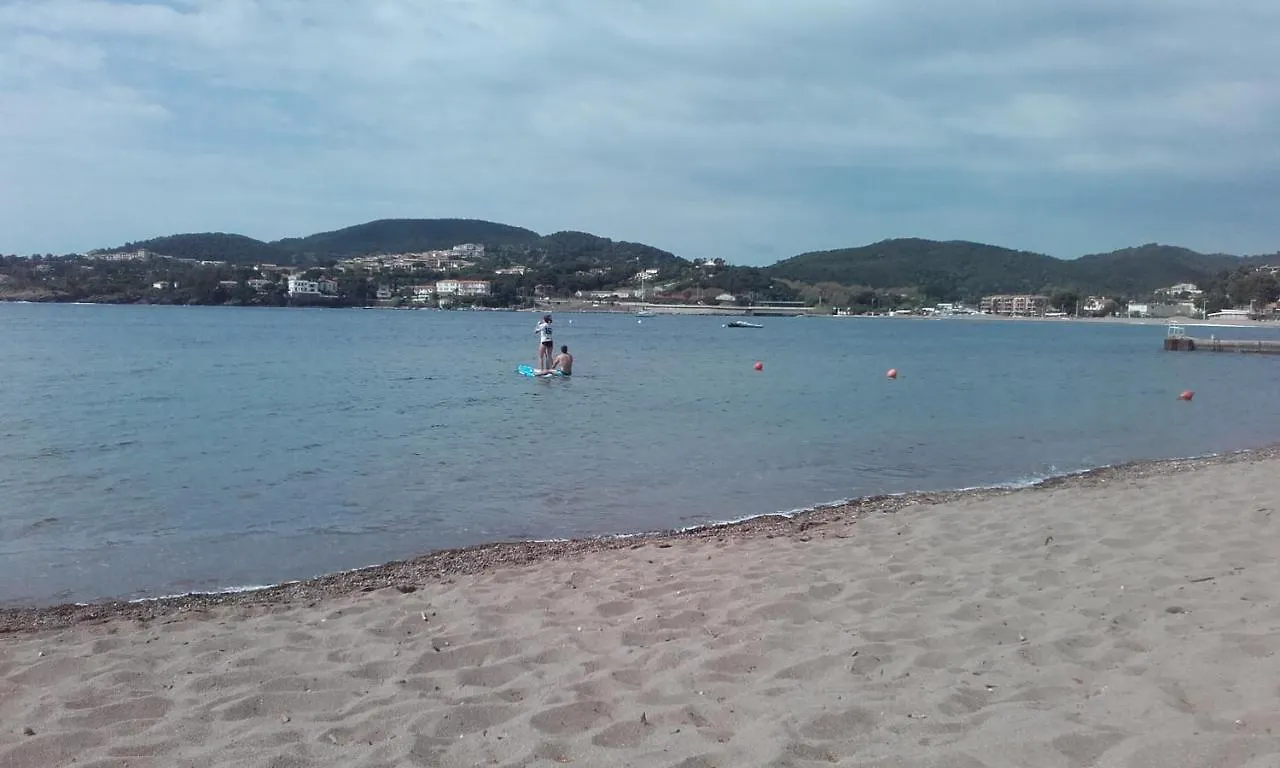 Appartement Vue Mer Piscines Parking Les Coraux Agay Plage Saint-Raphael  Apartment Saint-Raphael (Var)