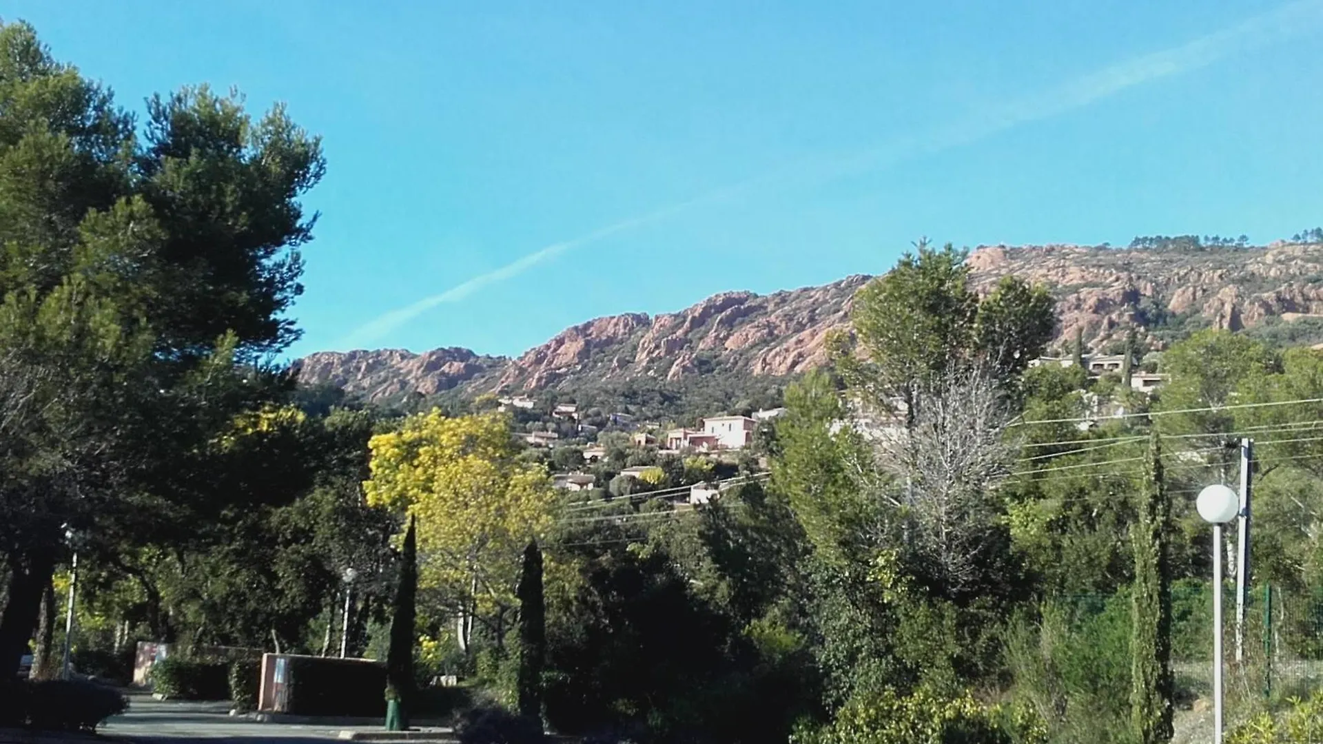 Appartement Vue Mer Piscines Parking Les Coraux Agay Plage Saint-Raphael  Apartment Saint-Raphael (Var)