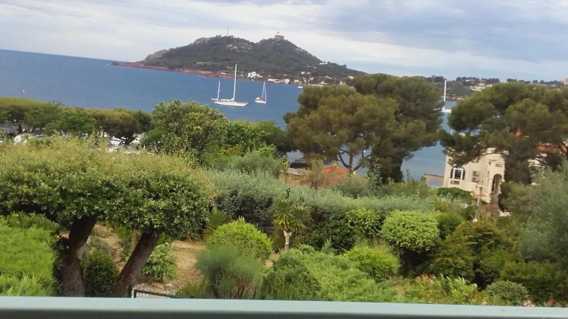Apartment Appartement Vue Mer Piscines Parking Les Coraux Agay Plage Saint-Raphael  France